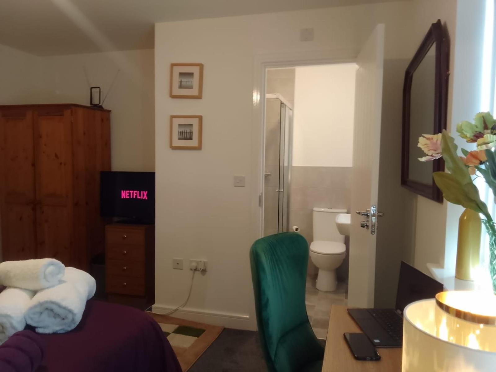 Ideal Home & Cottage Inviting 4 Bedroom Apartments Walsall Eksteriør billede