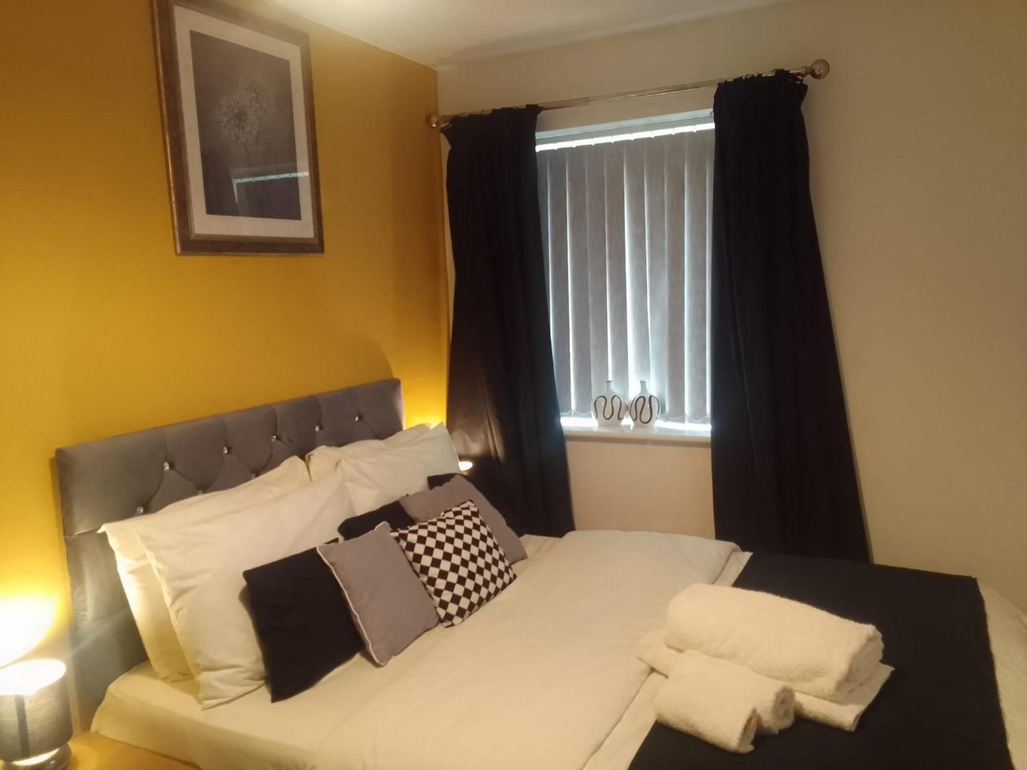 Ideal Home & Cottage Inviting 4 Bedroom Apartments Walsall Eksteriør billede