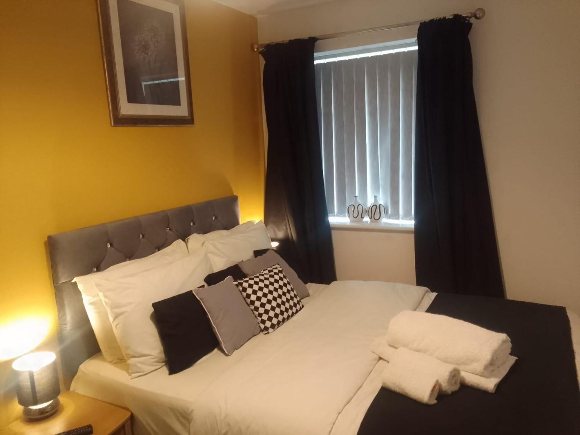 Ideal Home & Cottage Inviting 4 Bedroom Apartments Walsall Eksteriør billede